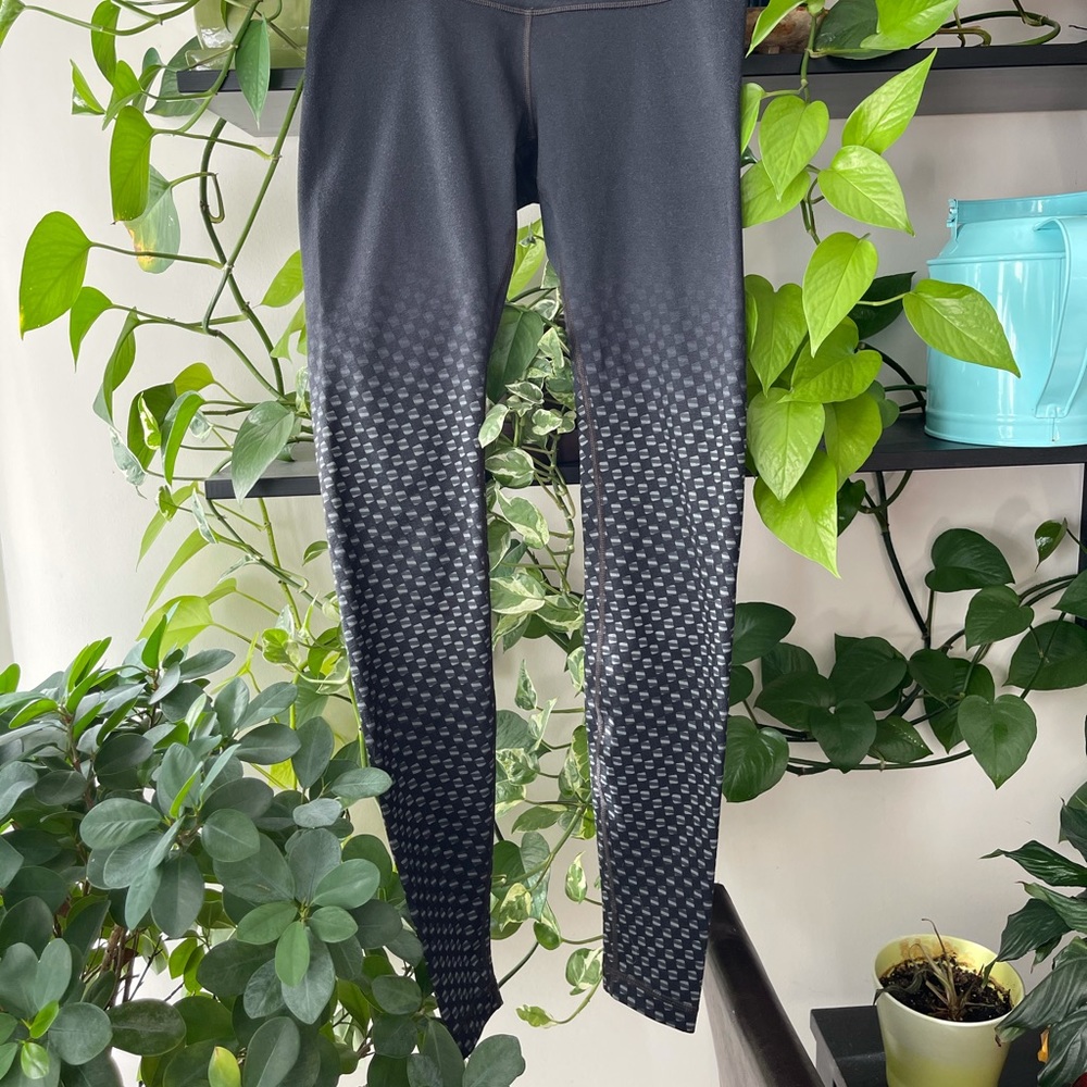 Lululemon leggings Wunder under Pant III size 8